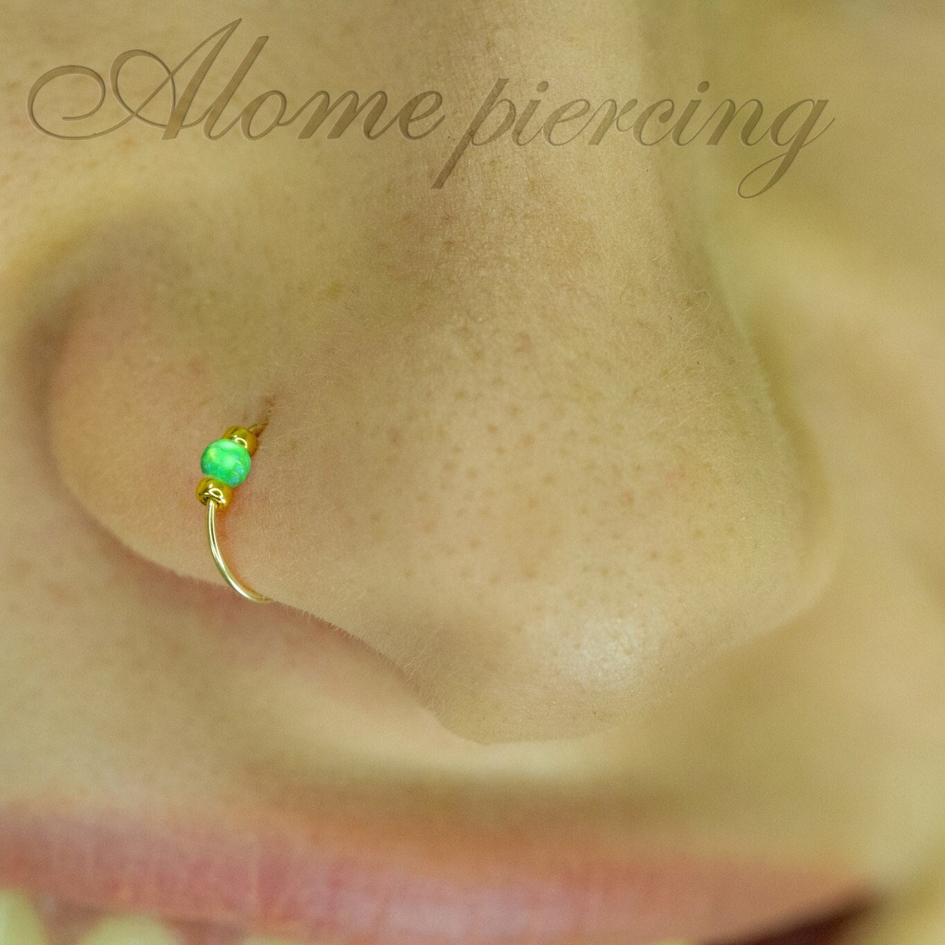 Tiny Green opal Fake Clip-On Nose Ring - Dunne 24 gauge Neus piercing met 2mm Greem Opal - Geen Piercing Nodig