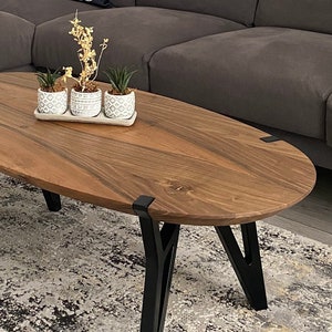 Einzigartiger Couchtisch aus Nussbaumholz, Ellipse Couchtisch aus massivem Nussbaumholz, minimalistischer moderner Sofatisch, moderner Couchtisch