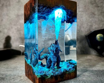 Under the Wolf's Howl: An Aurora Borealis Moonlit Symphony in Resin –  Mojo's Collections