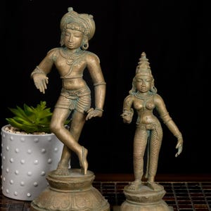 28 cm Lord Rishabaha Deva och gudinnan Sivagami i sydindisk brons i evig nåd