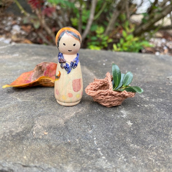 Flower Peg Doll Girl with a hat/basket