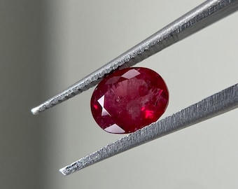 0.74 ct Red Beryl, aka Bixbite, ultra rare Gemstone from Utah, USA, oval Cut, Deep Red Color