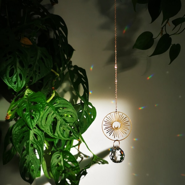 The Suncatcher Mini Moonshine- Kleiner Sonnenfänger mit Mond und rundem Regenbogenkristall zum Hängen fürs Fenster mit Regenbogen-Effekt