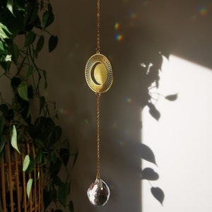 The Suncatcher Mini Mond Kette Kleiner Sonnenfänger mit Mond, und Regenbogenkristall zum Hängen fürs Fenster mit Regenbogen-Effekt Bild 3