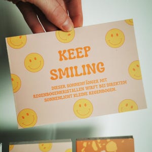Postkarte passend zum Suncatcher - Geschenkkarte keep smiling , Ideale Ergänzung zum Sonnenfänger, Geschenk, Grusskarte