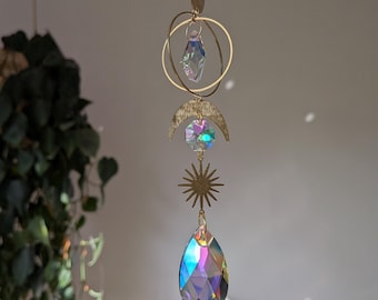 El atrapasoles - Atrapasueños místico con cristales iridiscentes de arcoíris, decoración bohemia para ventanas, decoración Dopamine, atrapasoles lunar