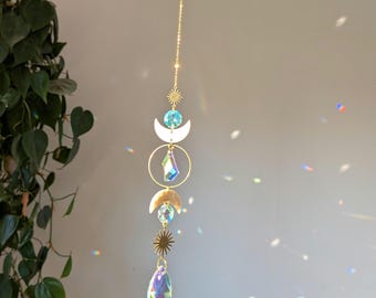 El atrapasoles - Atrapasueños místico con cristales iridiscentes de arcoíris, decoración bohemia para ventanas, Dopamine Decor, atrapasoles de luna blanca