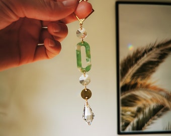 The Suncatcher mini green pink - sun catcher rainbow crystals for hanging for the window with a rainbow effect