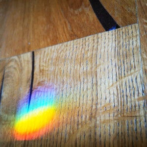 The Suncatcher Mini Mond Kette Kleiner Sonnenfänger mit Mond, und Regenbogenkristall zum Hängen fürs Fenster mit Regenbogen-Effekt Bild 6