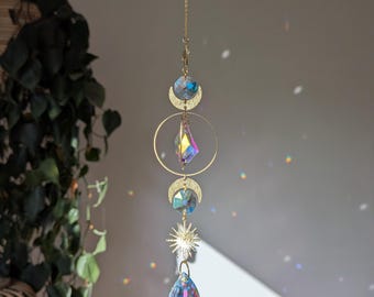 El atrapasoles - Atrapasueños místico con cristales iridiscentes de arcoíris, decoración bohemia para ventanas, decoración Dopamine, atrapasoles lunar
