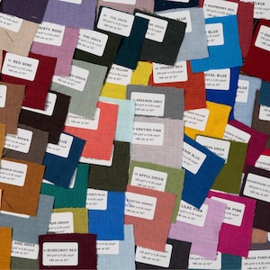 Op de afbeelding: Een rustiek houten bord met de tekst "Welcome to our home" in witte letters. Het bord heeft een verweerde afwerking en een eenvoudig, uitnodigend ontwerp, ideaal voor een veranda of entree.