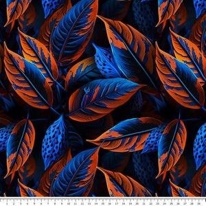 Op de afbeelding: Een naadloos patroon met overlappende blauwe en oranje bladeren met een gevlekt patroon. De bladeren zijn in een willekeurig patroon gerangschikt en creëren een levendig en tropisch gevoel.