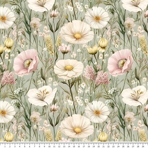 Può includere: Un motivo senza cuciture che presenta una varietà di fiori bianchi, rosa e crema su uno sfondo verde chiaro. I fiori sono disposti in uno schema casuale e includono margherite, papaveri e altri fiori selvatici.