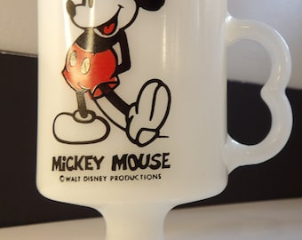 Taza de café con base de cristal con forma de M de Mickey Mouse