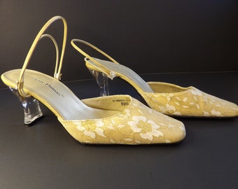 Pierre Dumas gold embroidered high heals sz 8 1/2