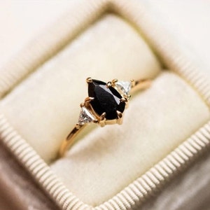 Black Onyx Pear Ring 14K Solid Gold Onyx Ring Black Onyx Engagement Ring Silver Ring Vintage Ring Stacking Ring Promise Ring Black Diamond