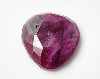 Rubinglasfylld fasetterad rosenskuren av bästa kvalitet 15,2x14,4 mm ca 10,75 karat