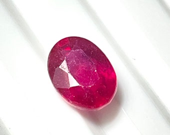 Rubino, Rubino naturale, Pietra tagliata con rubino, Rubino sfaccettato ovale, Gioiello riempito di vetro rubino, Pietra portafortuna di luglio, 8 x 6 mm, circa 2,15 carati