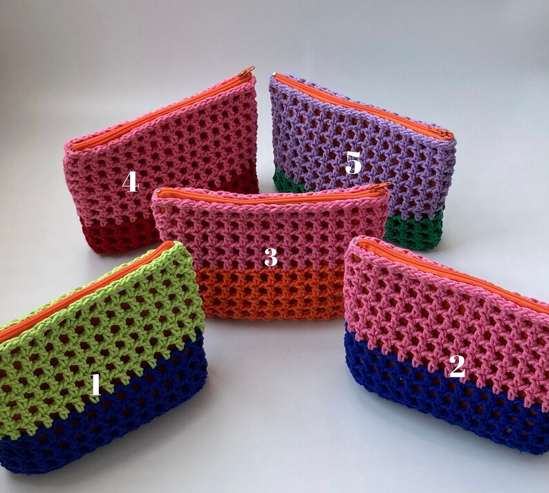 Elevate your beauty routine with this beautiful handcrafted Crochet Makeup Bag. Expertly designed for the modern individual who appreciates function fused with style, this makeup bag is a chic way to keep your favorite cosmetics organized.