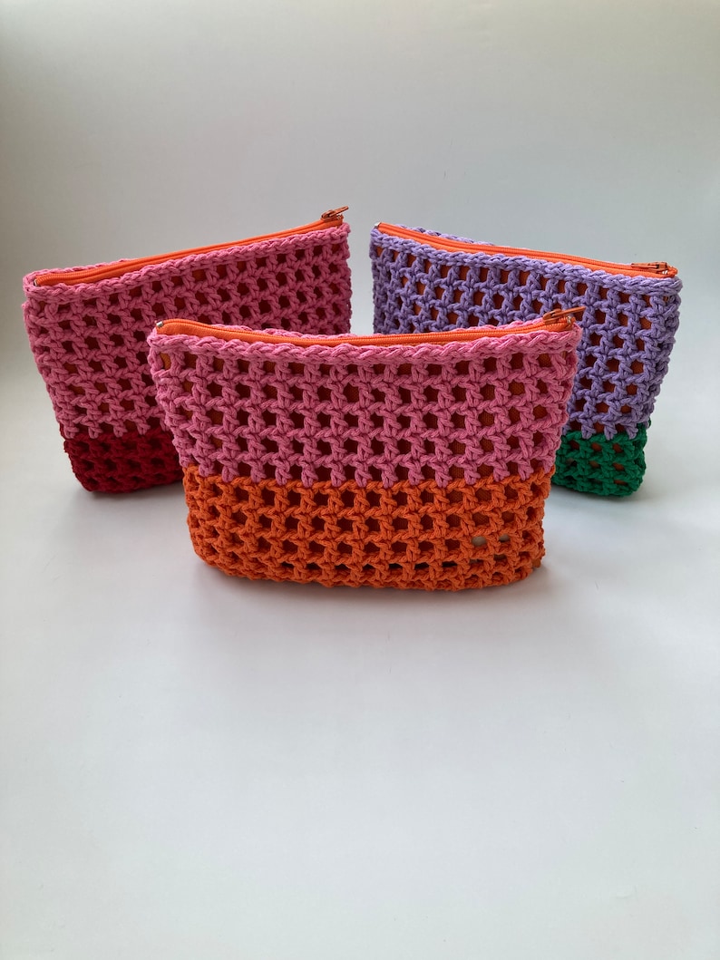 Elevate your beauty routine with this beautiful handcrafted Crochet Makeup Bag. Expertly designed for the modern individual who appreciates function fused with style, this makeup bag is a chic way to keep your favorite cosmetics organized.