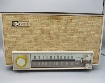 Radio à tube AM/FM Zenith modèle K725 de 1963