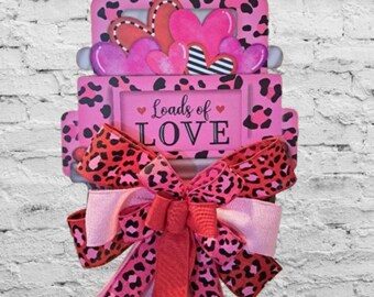 Pink Leopard Valentine's Truck Wreath: Loads of Love Door Decor