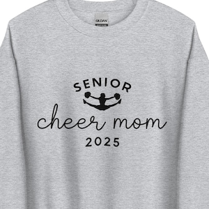 Senior Cheer Mom Sweatshirt, Cheer Mom Shirt, Spieltag Sweatshirt, Cheer Mom Jersey, Mama Sweatshirt, Senior Cheer Shirt Unisex Sweatshirt