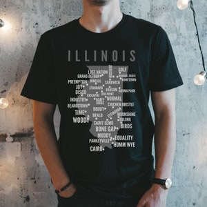 Illinois State T-Shirt, Map Tshirt, Quirky Tee, Funny Town Names, Funny Tshirt, Quirky Tee, Map Design, Geschenkidee für Sie, US States,
