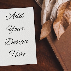 Convite 5x7, chá de bebê, mockup de cartão flat lay branco boho para Canva