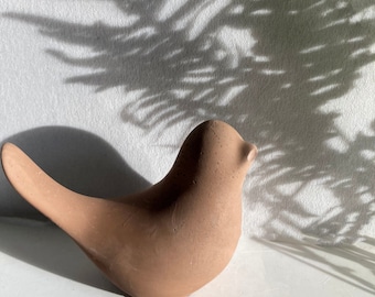 Handcrafted Concrete Bird Statue: Minimalist Shelf Decor