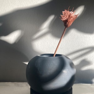 RUNDE BETONBLUMENKETTE, Kugelvase, Kugelvase, Betonpflanzer, Minimalist, minimalistisches Zuhause, dekorative Vase, Betontopf, runde Vase, &
