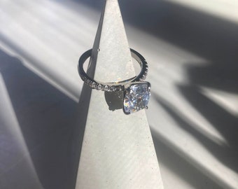 Cono per anello in cemento: moderno porta anello di fidanzamento