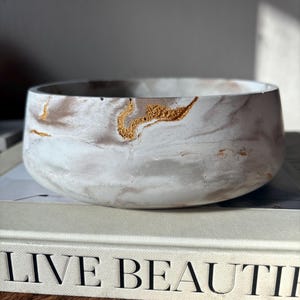 Concrete Catchall Bowl: Decorative Entryway Centerpiece