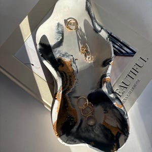 Curvy Concrete Bowl: Gold Vein Decorative Tray