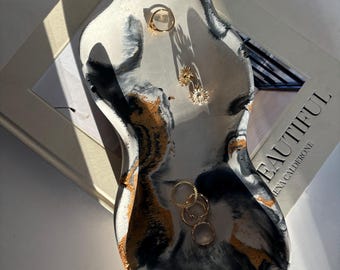 Curvy Concrete Bowl: Gold Vein Decorative Tray
