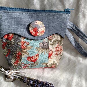 Wristlet bag