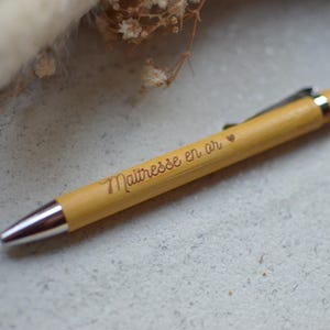 Stylo personnalisé maîtresse, merci maitresse, merci maitre, cadeau de fin d'année, atsem, nounou, crayon personnalisé en bois