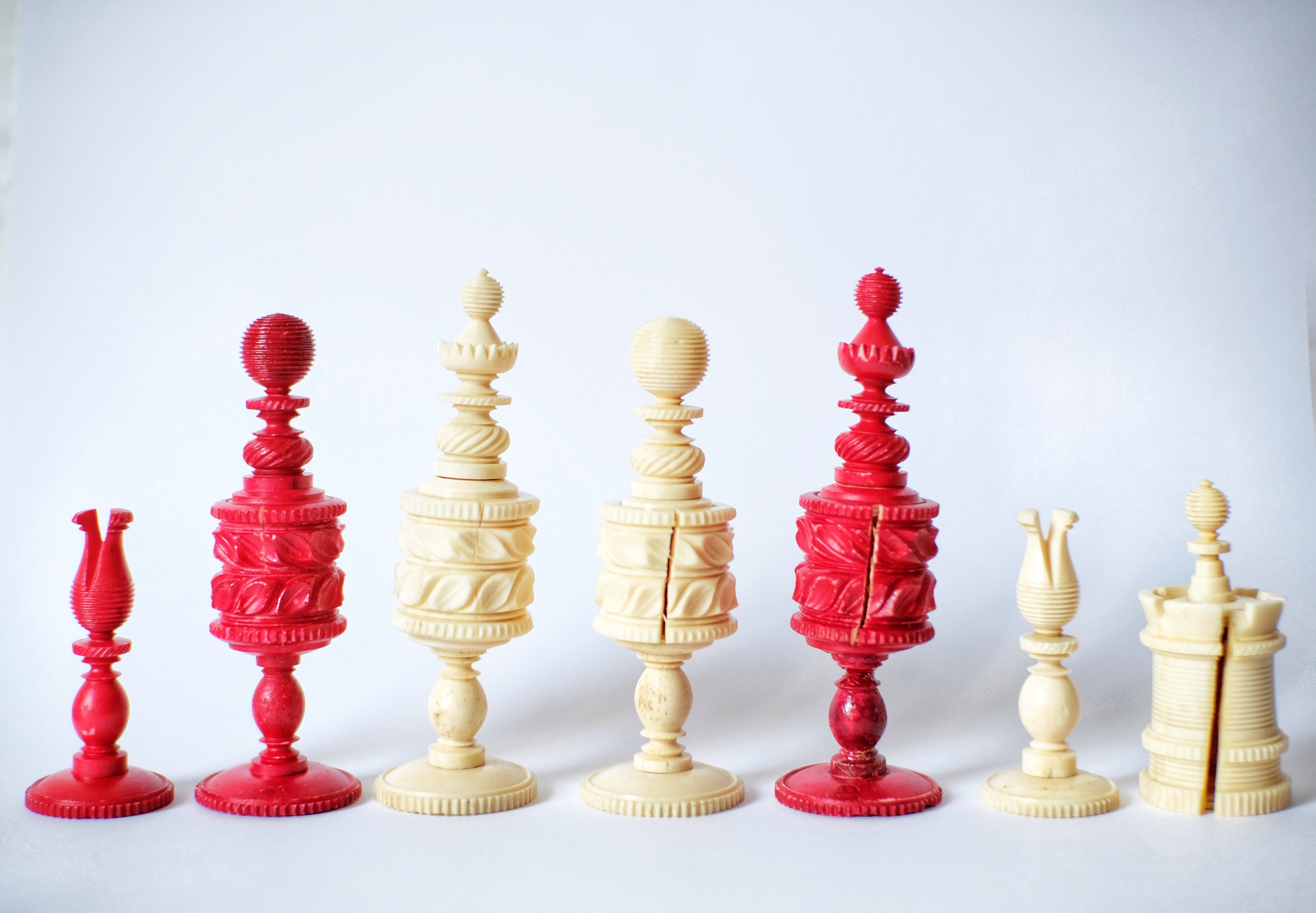 Morphy Bone Barleycorn Chess Pieces - www.