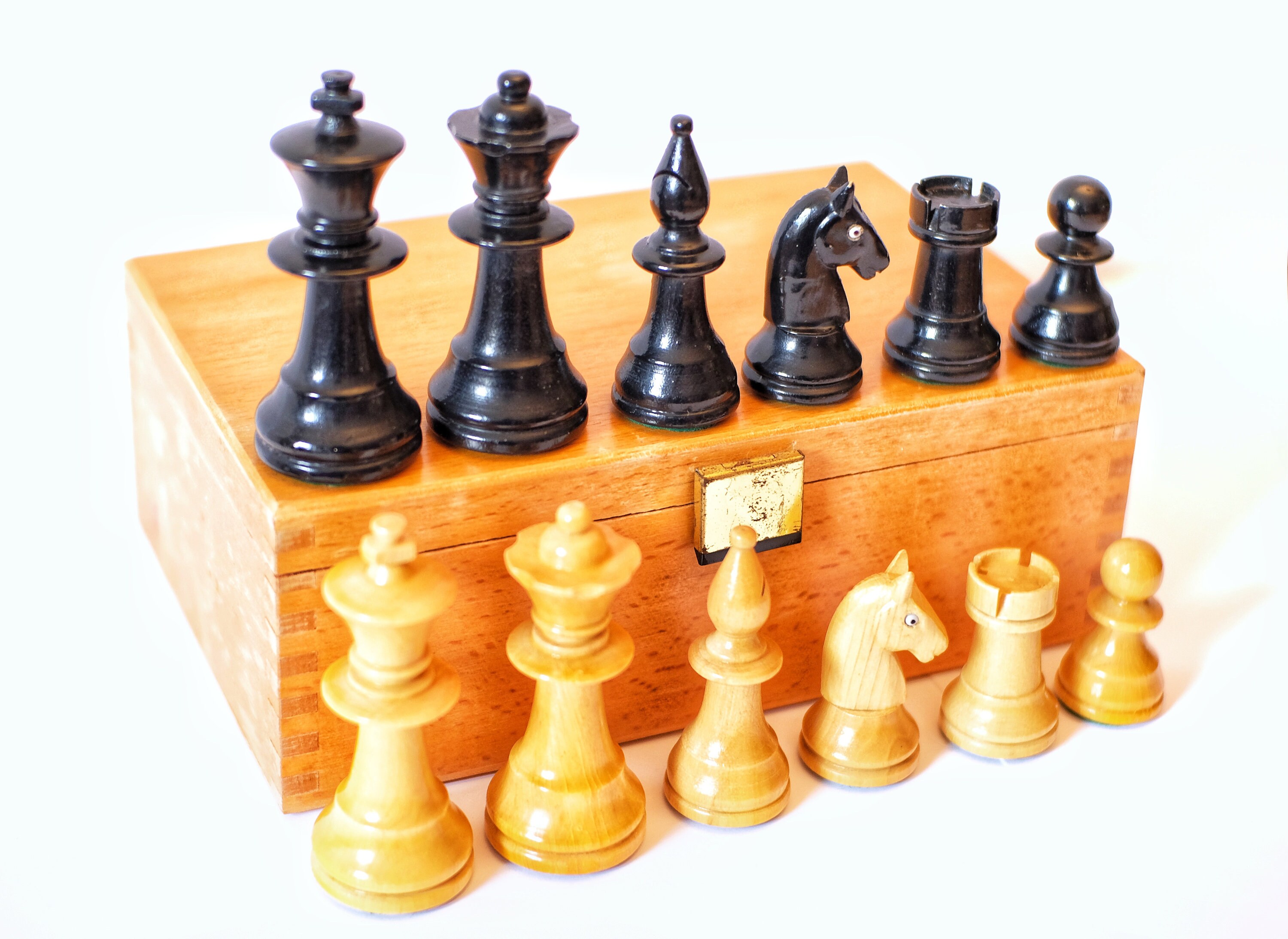 Vintage German Glass Eye Knight Chess Set KH 8cm/3,15 In., DDR Staunton Chess Set From the 1970