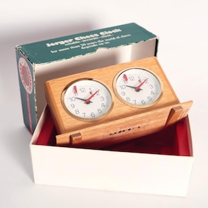 Duitse schaakklok met originele doos — Jerger Olympia mechanische timer jaren 1970, houten kast glazen wijzerplaat, retro schaakcadeau, toernooiklok