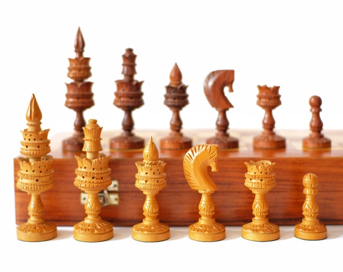 Handgeschnitztes Vintage-Schachspiel aus Indien: Einzigartige Staunton-Stücke, detaillierte Figuren, Holzbrett – perfektes Geschenk für Männer und Sammler!