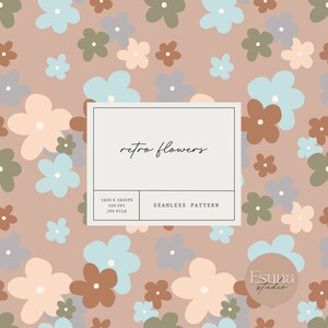 Puede incluir: Un patrón sin costuras con flores de estilo retro en varios colores, incluyendo azul, verde, marrón, rosa y melocotón. El fondo es de color marrón claro. El texto "retro flowers" y "seamless pattern" está incluido en la imagen.