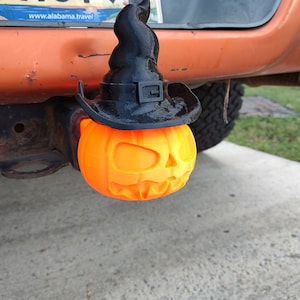Osłona zaczepu przyczepy w kształcie dyni Halloween. Rozmiary zaczepów 2&quot;, 2,5&quot; i 3&quot;.