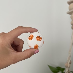 Porta credencial de Halloween, Insignias de Halloween, Porta credencial de enfermera, Porta credencial, Porta credencial intercambiable, Porta credencial de tela, Insignias de otoño, Insignias