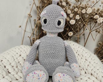 BIG FOOTED Archie the Robot Crochet Pattern