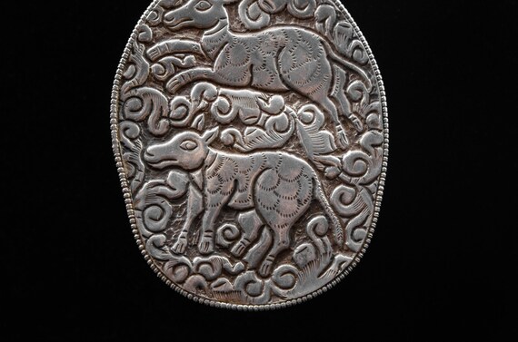 Tibetan Silver Repousse and Hand-Carved Jade Seat… - image 7