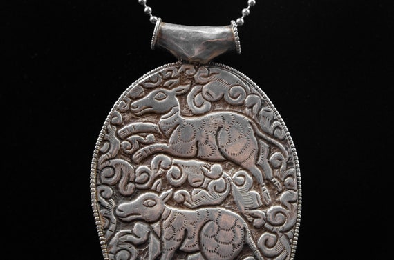 Tibetan Silver Repousse and Hand-Carved Jade Seat… - image 6