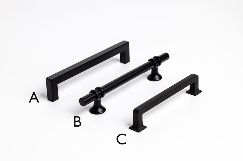Cabinet door and drawer handles