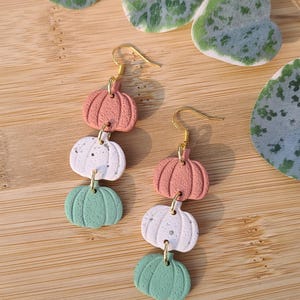 Gestapelte Kürbis Ohrringe Handgemachte Ohrringe aus Polymerclay, Herbst Ohrringe, Herbst Ohrringe