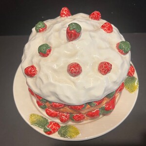 Vintage Costa Strawberry Cake Keeper 3 Layer